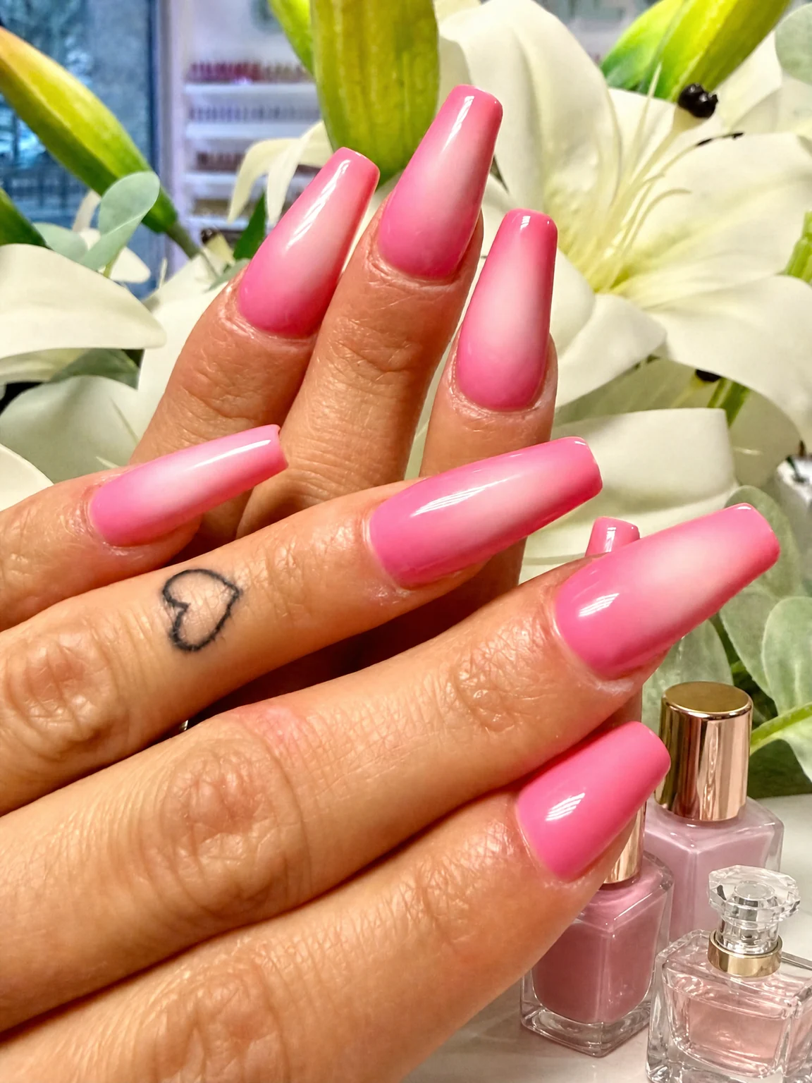 Salonprodukte bei Elly Nails in Frankfurt Ostend
