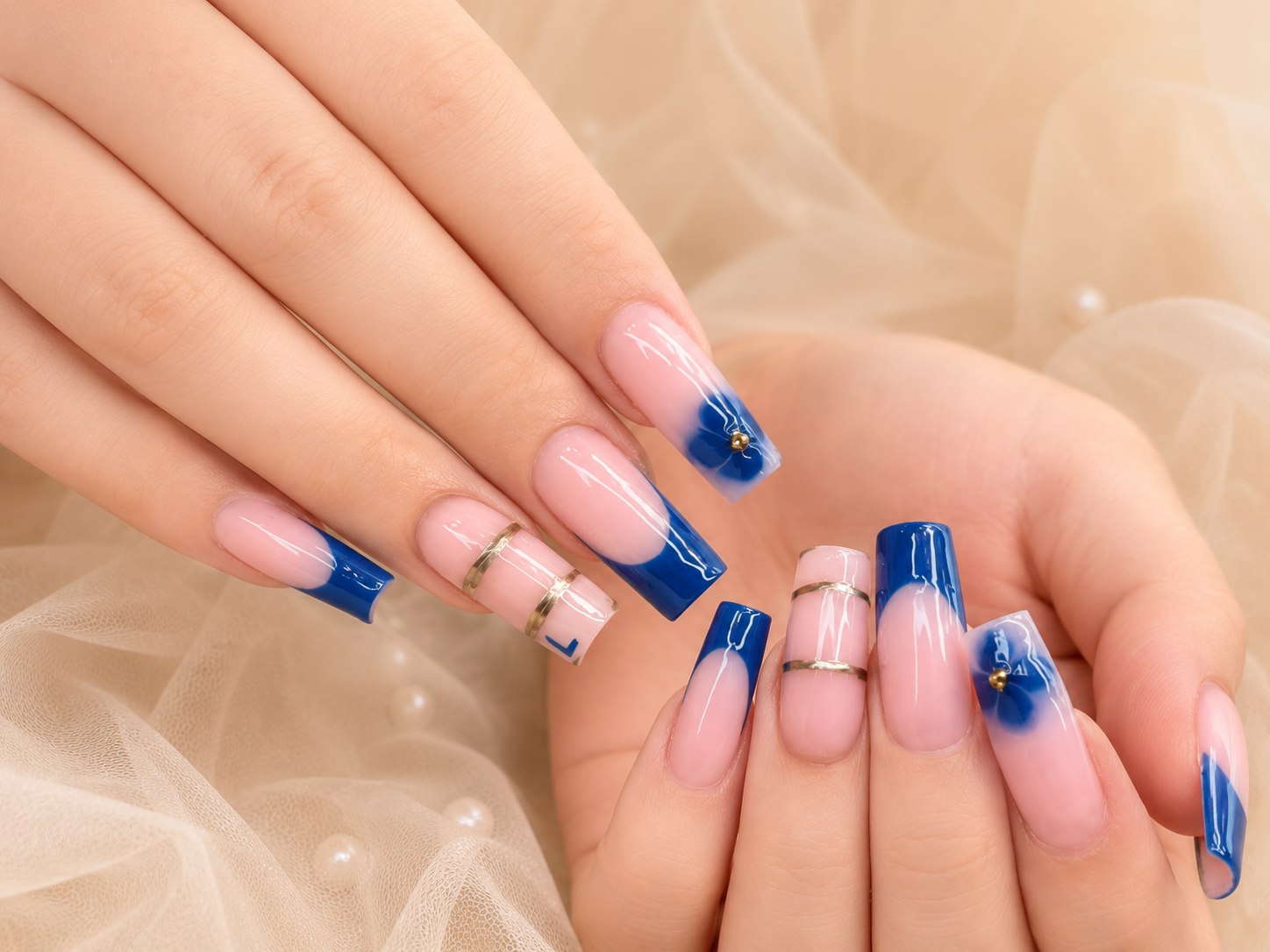 Blue French Nageldesign bei Elly Nails in Frankfurt Ostend