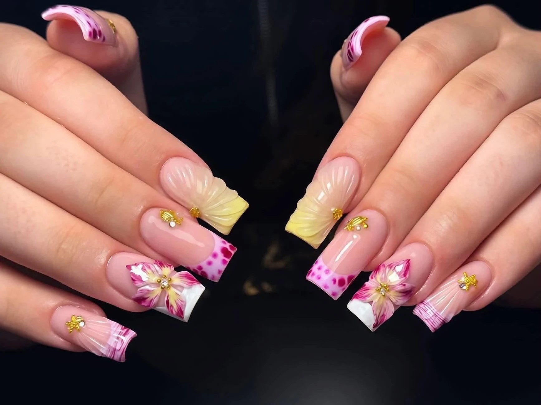 3D Blüten Nageldesign in Pink und Gelb bei Elly Nails in Frankfurt Ostend