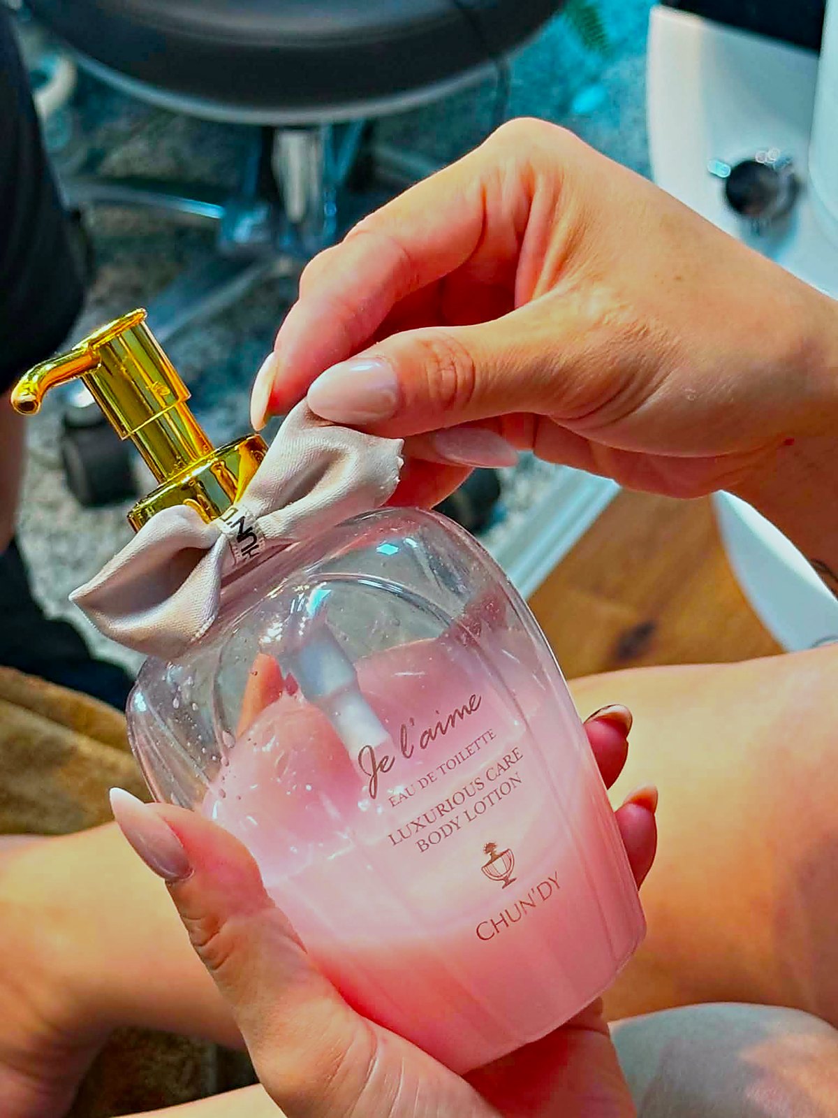 Pflegelotion für die Handpflege im Anschluss an die Maniküre bei Elly Nails Frankfurt