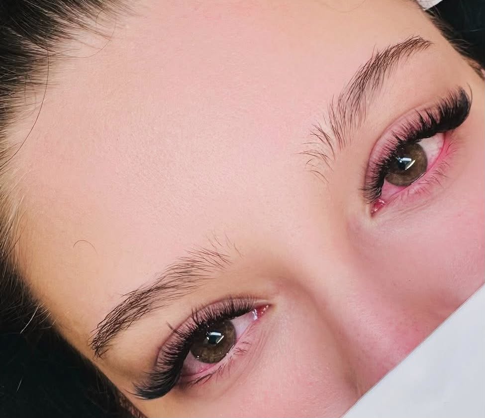 Wimpernverlängerung bei Elly Nails in Frankfurt Ostend nahe EZB