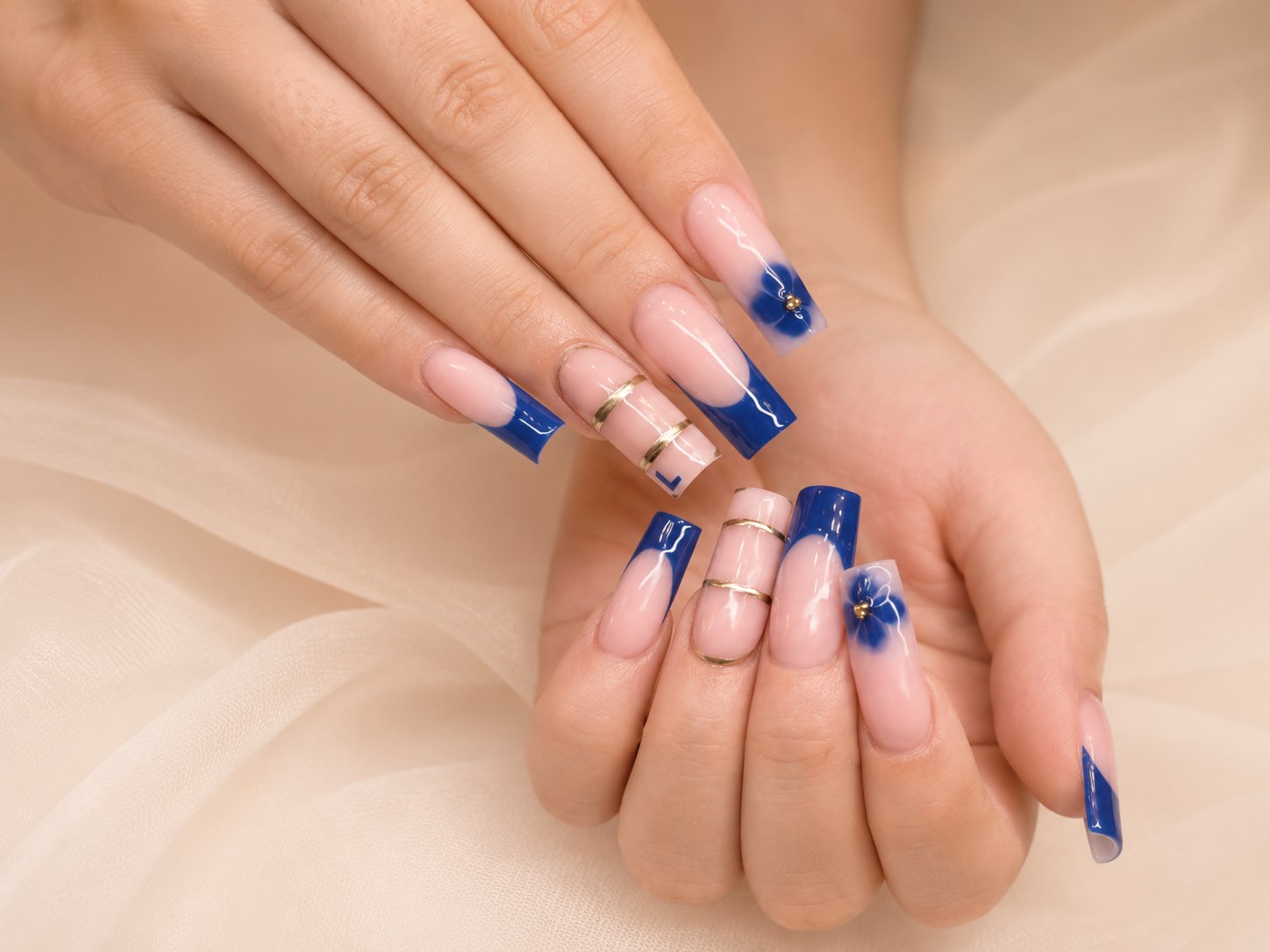 Blue French Nageldesign bei Elly Nails in Frankfurt Ostend